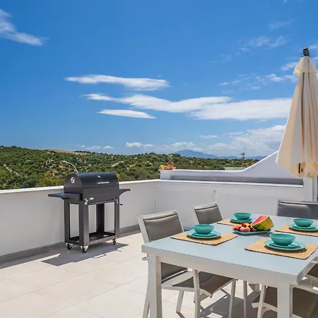 Terrace, Sea View, Pool, Parking Space & Fibre Apartment *