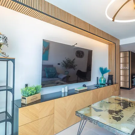 Apartment Terrace, Sea View, Pool, Parking Space & Fibre *