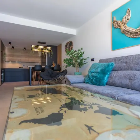 Terrace, Sea View, Pool, Parking Space & Fibre Apartment