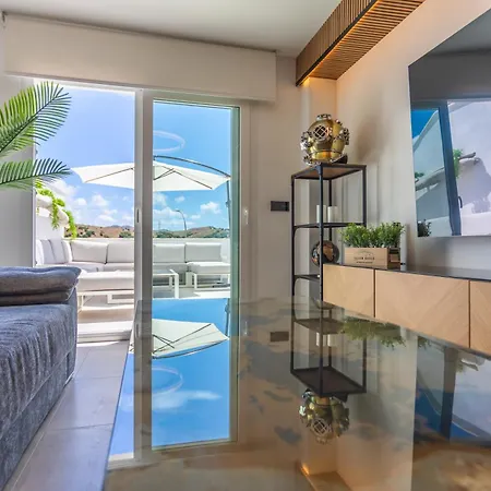 Terrace, Sea View, Pool, Parking Space & Fibre Apartment *