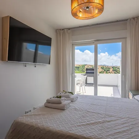Terrace, Sea View, Pool, Parking Space & Fibre *
