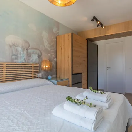 Terrace, Sea View, Pool, Parking Space & Fibre