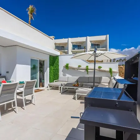 Terrace, Sea View, Pool, Parking Space & Fibre