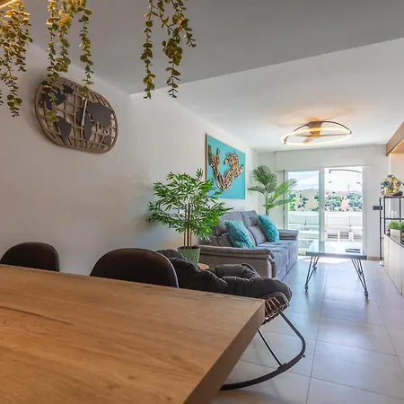 Terrace, Sea View, Pool, Parking Space & Fibre Apartment *